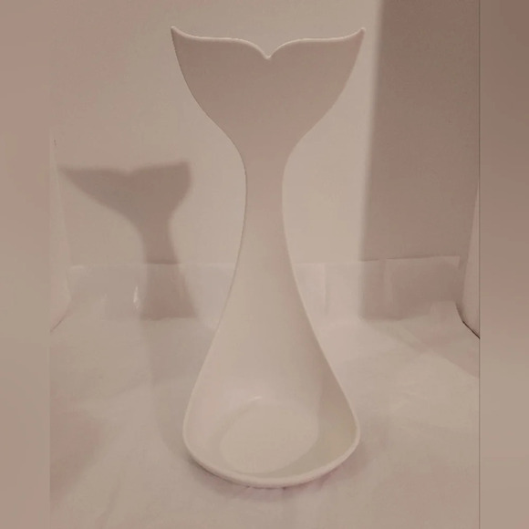 J-Me White Whale Tail Shape Jewelry Rack - Picture 3 of 7